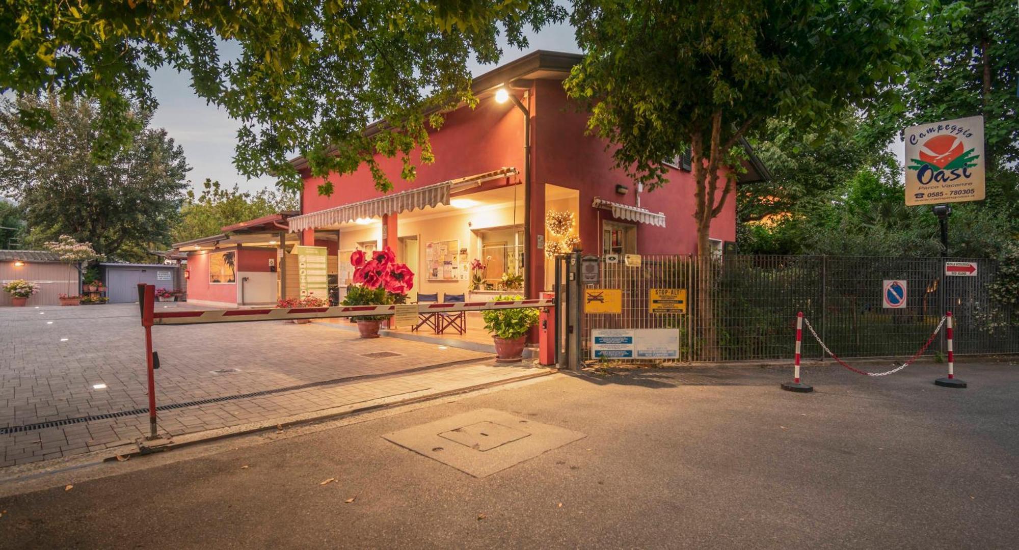 Camping Oasi Marina di Massa Exterior photo